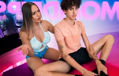 Desiree Dulce - Cant Stop Playing Video Games? - Momdrips